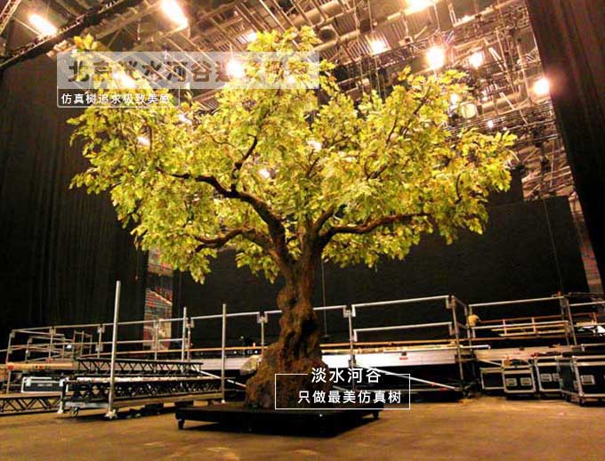 不同,淡水河谷仿真树厂家在选择仿真树材料的时候首先选择的都是无毒