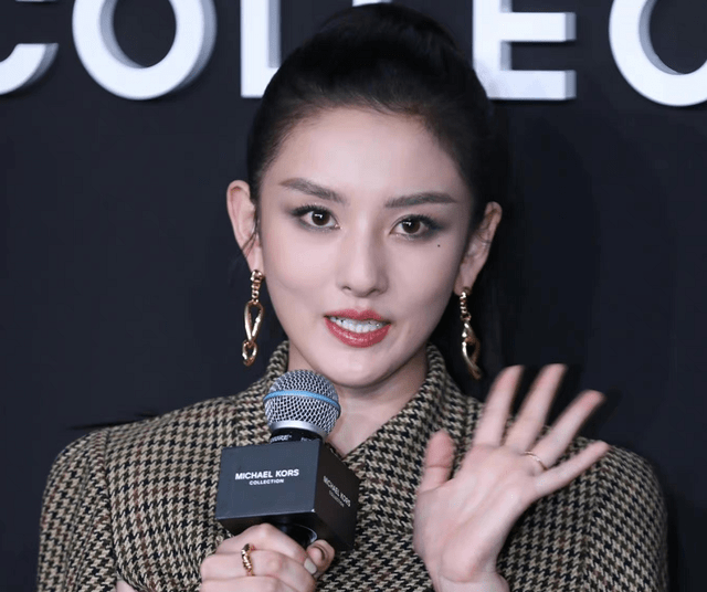 脸部明星整牙后遗症：杨幂脸部松弛，王嘉尔颧骨外扩，宋祖儿法令纹深