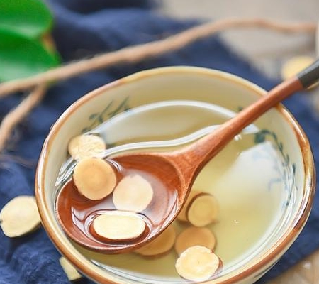 气血胃寒难解决？别慌！远离3大“诱因”，常喝3水，帮你“驱走”胃寒