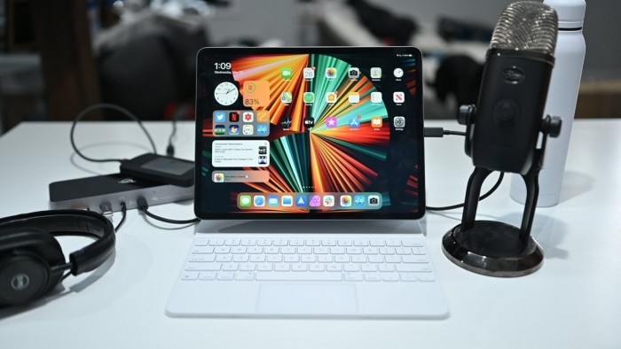 设备|苹果20英寸神秘折叠设备是MacBook/iPad混合体 有触控屏键盘
