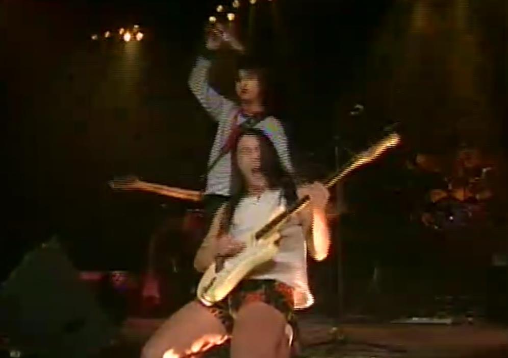 人群|消失7年的朋克第一人，他复出配得上所有“爷青回”