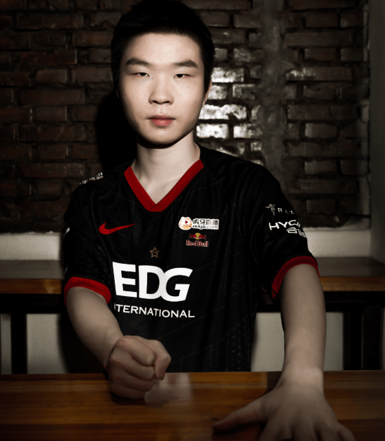 圣枪哥坐稳替补席edg训练赛曝光小祥继续首发上场