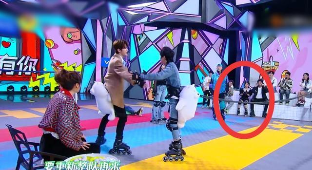 因为|任嘉伦与谭松韵同框，礼貌距离先抢镜，细节里展露已婚男士的素养