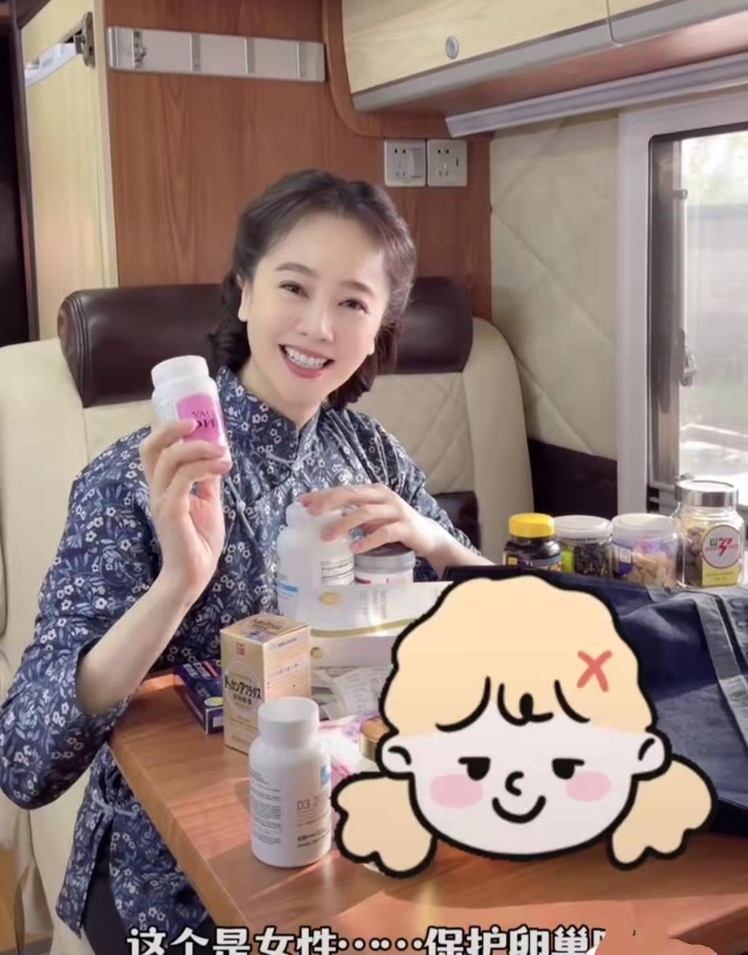 戏剧45岁左小青晒拍戏近况,皮肤紧致白皙惹人羡,多种保健品吃不停