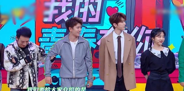 因为|任嘉伦与谭松韵同框，礼貌距离先抢镜，细节里展露已婚男士的素养