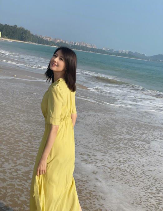 皮明显 女星最新出游图：温碧霞磨皮明显，吴谨言素颜憔悴，刘亦菲瘦了