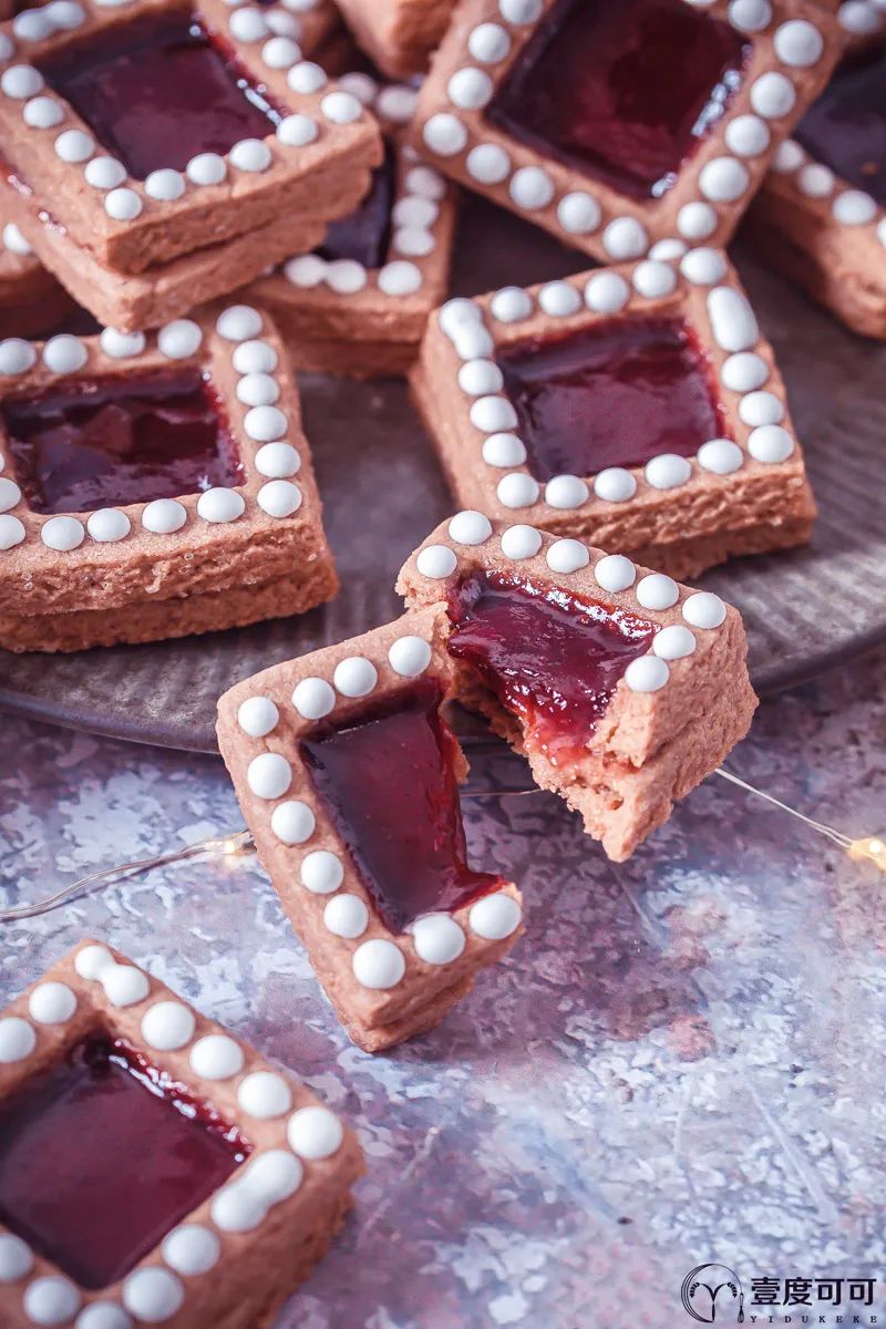 面团|焦糖香中带点辛辣味的巧克力香料曲奇配热葡萄酒果冻。