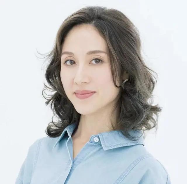 卷发过了50岁别烫小卷了，显老！学日本女人烫“空气卷”，时髦又减龄