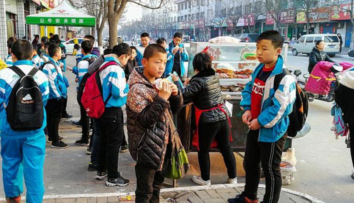 牛奶|小学生不好好吃早餐，将有3大“危害”在等着他们，家长别不重视