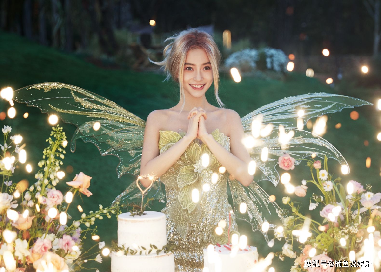 金发baby生日现场照流出，穿绿裙染金发宛如精灵，妥妥的森林公主