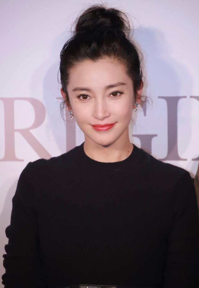 李冰冰40+御姐隔空PK！俞飞鸿失手刘涛变企业家，46岁李冰冰最叫人惊艳