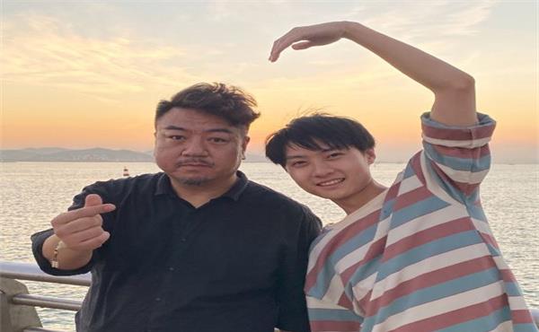 原创最妖艳的男网红马小跳三个月吸粉九百万刘德华坐不住了