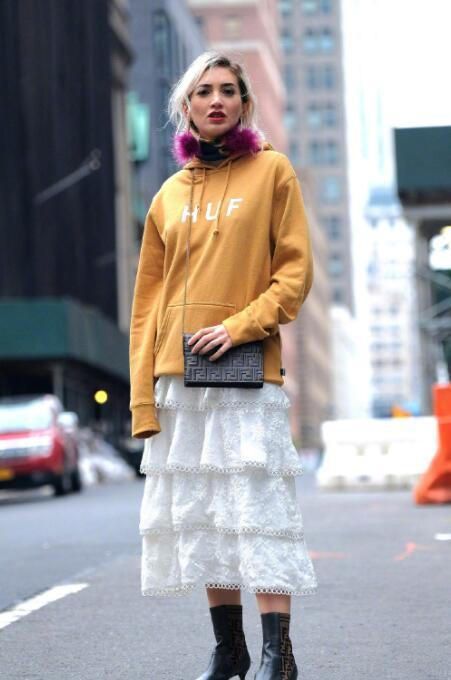 卫衣 卫衣如何搭配好看?流行穿搭来啦!基础款也能穿出时髦感