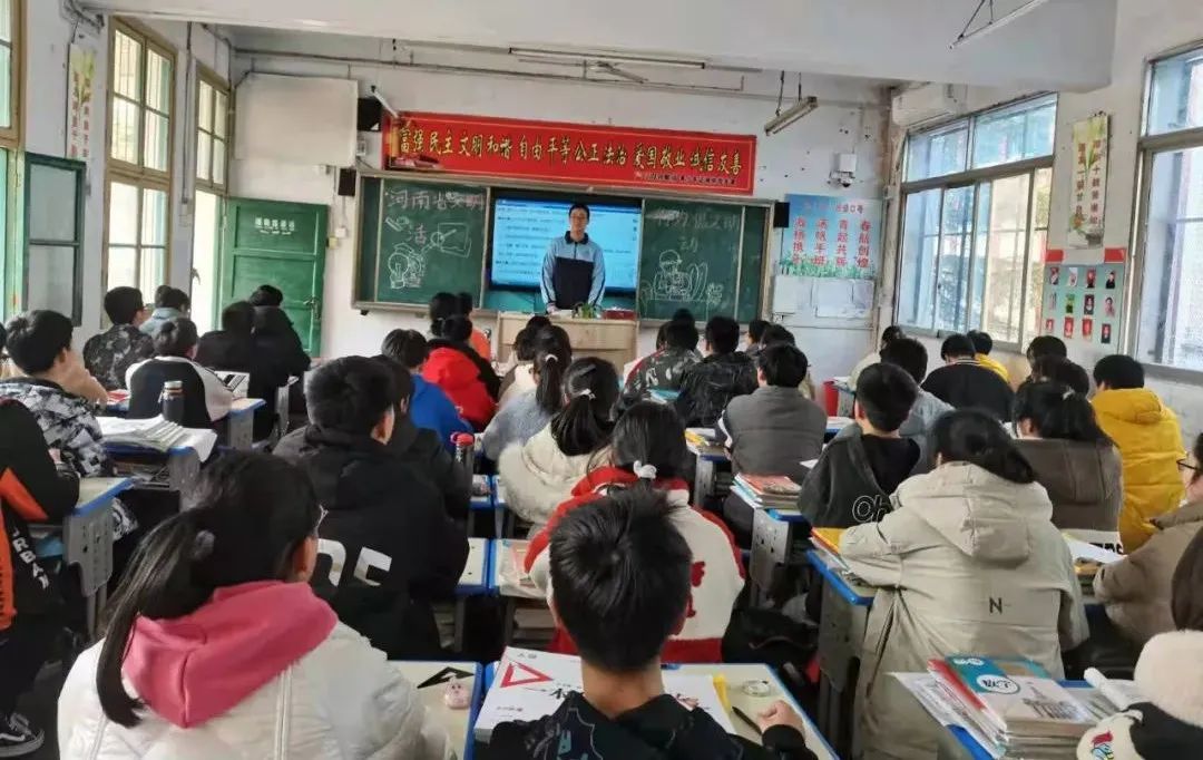 3月1日,光山县第一初级中学开展新时代好少年"学《条例》,倡文明"活动