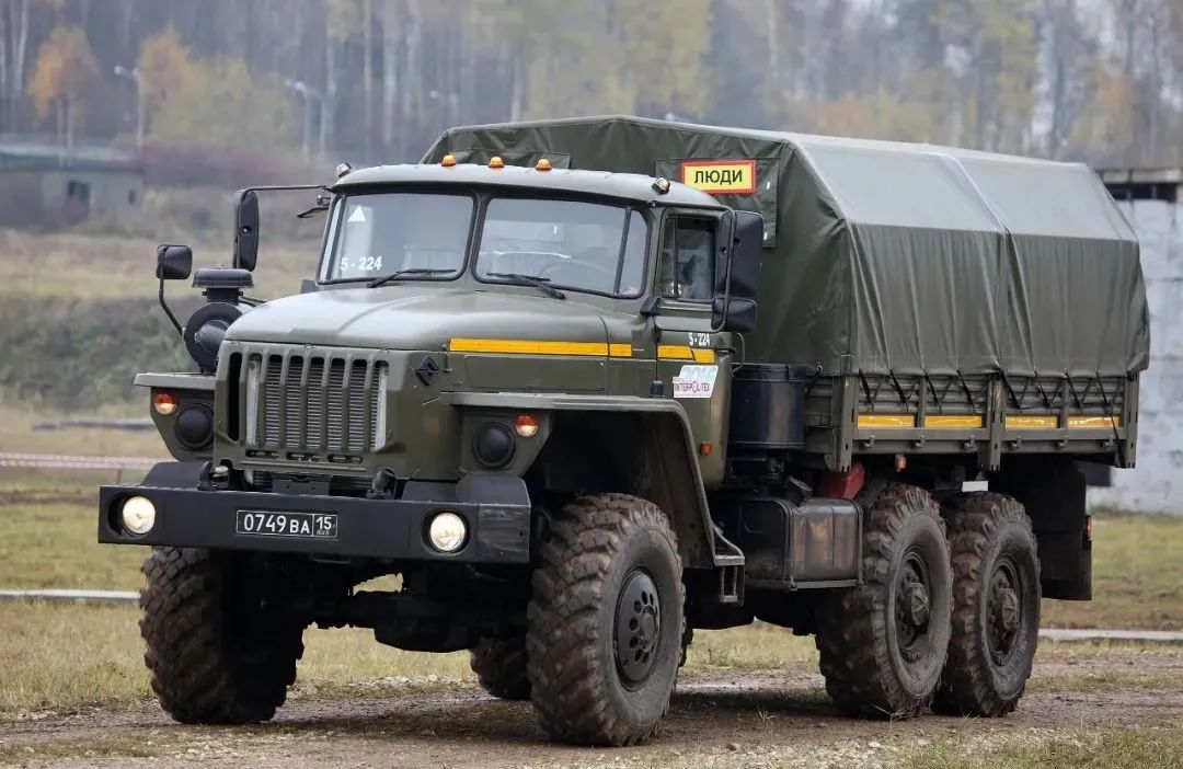 俄烏衝突中出現的軍車分析,從越野車到大殺器都有_kamaz_車型_俄羅斯