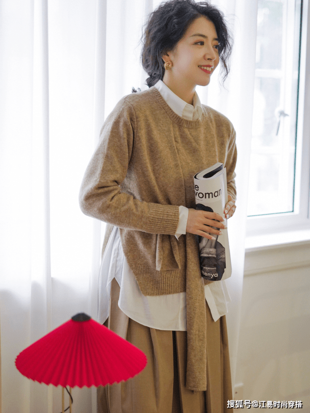 毛衣 穿毛衣别总老一套，三木这4套“叠搭”就很时髦，基础款也显高级