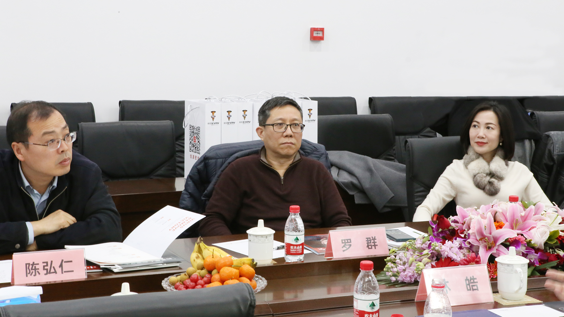 在产品展厅,林皓董事长对北信源信息安全产品和安全即时通讯办公产品"