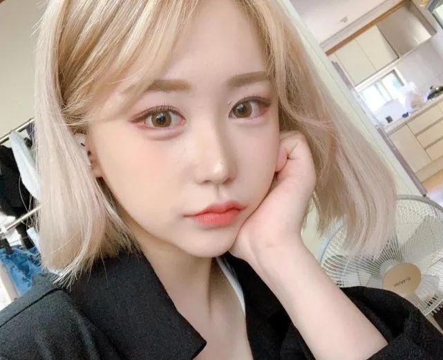 别墅19岁女孩数次整容后判若两人，称在整容上花的钱可以买套别墅
