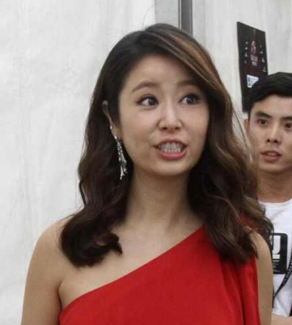 年轻时颜值高气质好中年脸肿不自然范文芳杨雪都这样