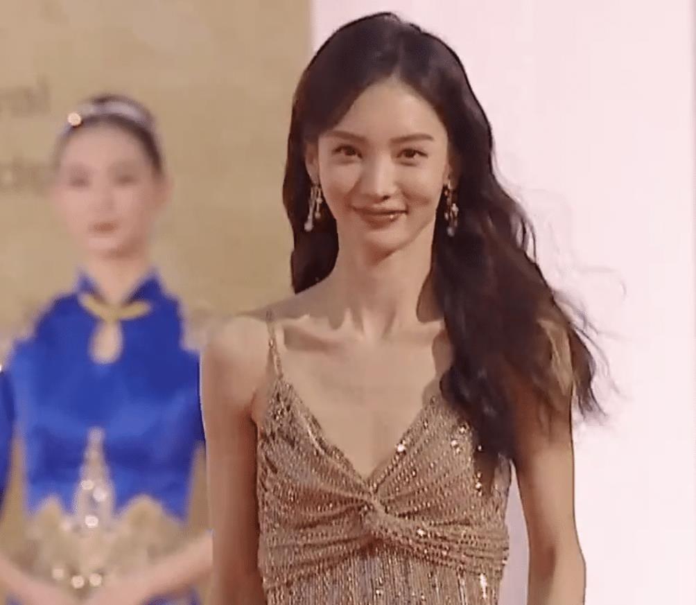 因为瘦脱相的10位女星：皮肉流失，行走的骷髅，瘦成纸片人真的不好看