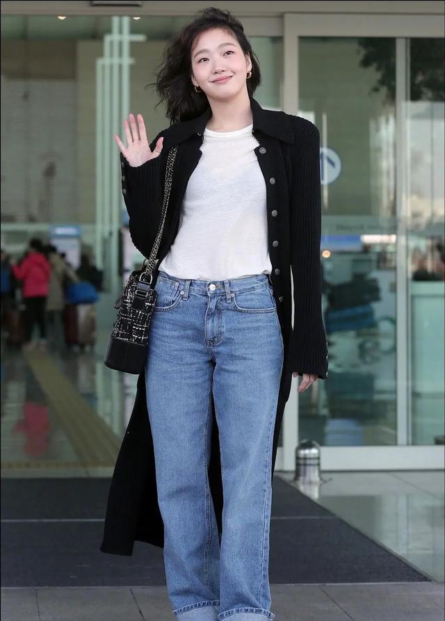 金高 会穿比外表更重要，都是单眼皮，她们的穿搭一个演绎高级一个俏皮