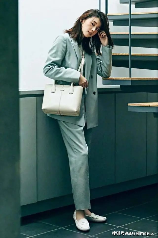 脚踝 女人再懒，穿打底裤也别配运动鞋！瞧日本主妇这样穿，时髦更高级