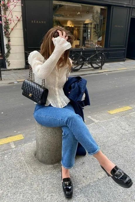 芭蕾 扔掉小白鞋,“牛仔裤+这双鞋”才是2022洋气穿搭!