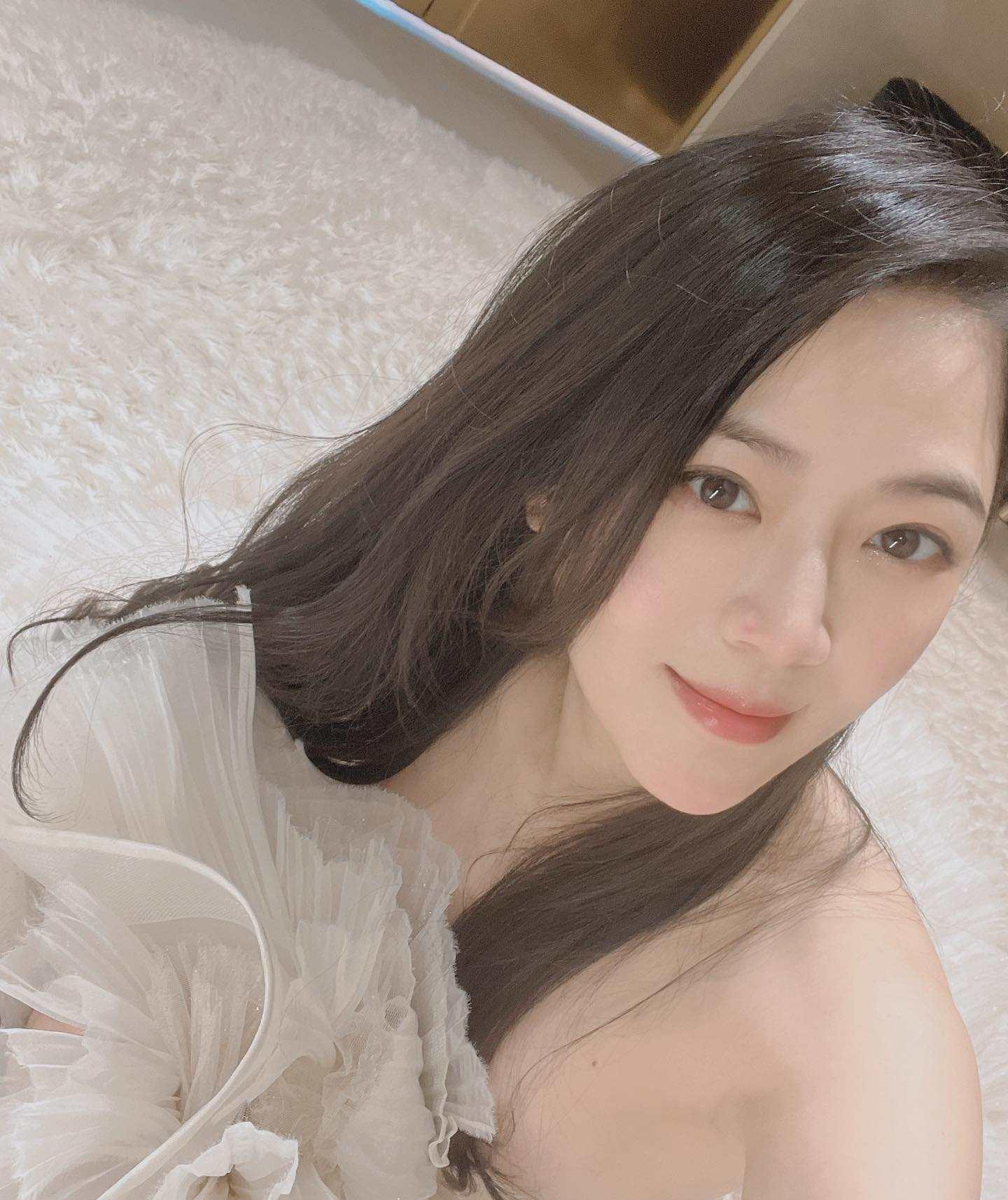 言承旭前女友宣布结婚,晒闪耀婚戒,丈夫为大5岁金融精英_张熙恩