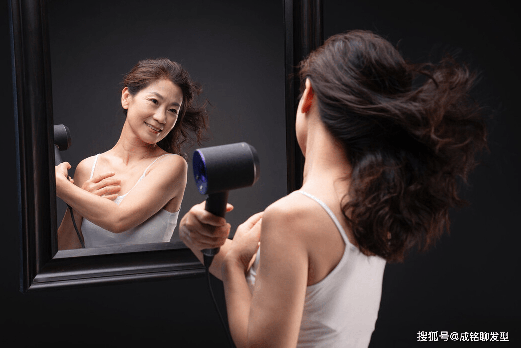 方法头发做“软化”后味道太大，赶快试试这三种方法，快速去除异味