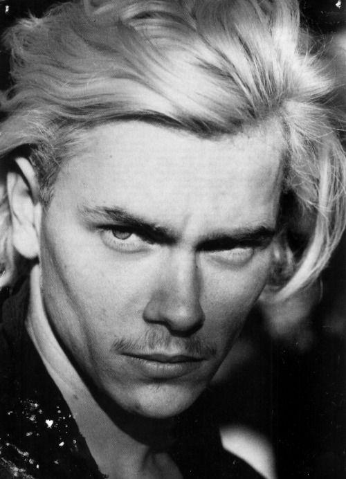 因为|神颜比肩德普小李子，却在23岁因为毒品见了死神…