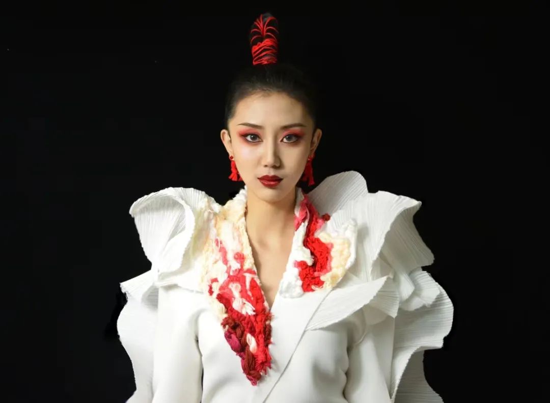 妆造师张潘:6年苦练成就魔术手 为达人主播塑造上