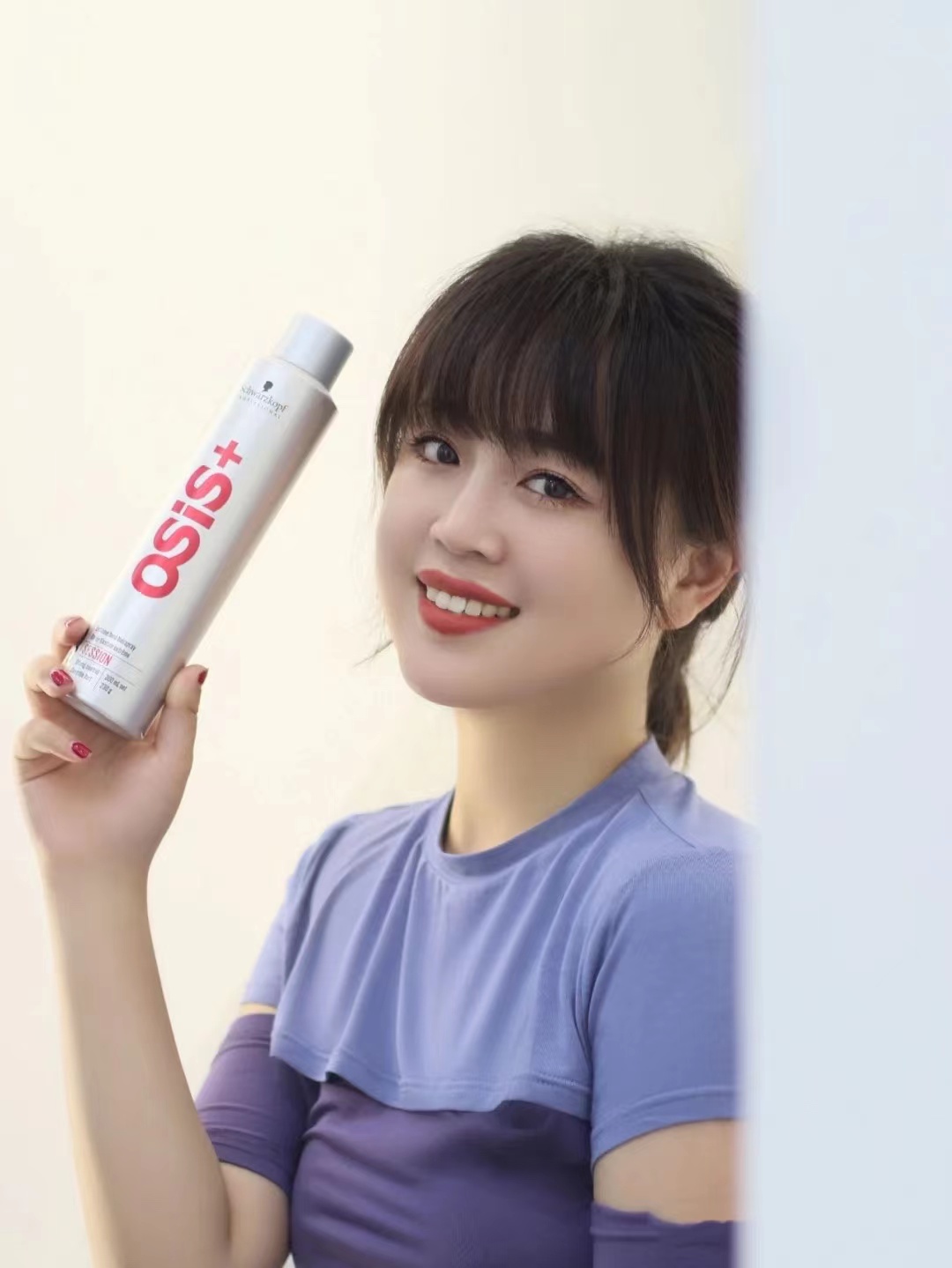 发型碎发多易炸毛?几个小方法让头发更服帖,别让发型影响你的颜值
