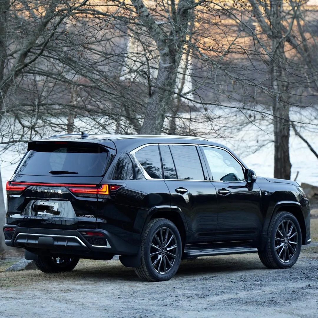 原创雷克萨斯lx增加黑武士版实车亮相街头竞争揽胜威猛霸气