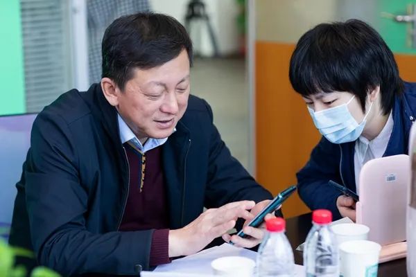 既然触诊无法发现,又要检查乳腺囊肿,此时,b超显得尤为重要.