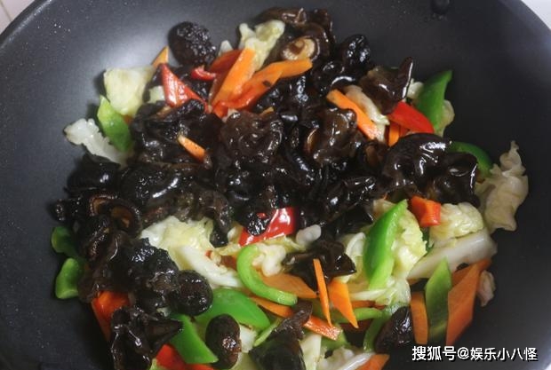 水发|干锅菜式的新吃法，不加任何的荤腥食材，干吃两碗助减肥