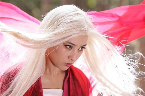 才是真能驾驭一头白发的才是真美女！盘点剧中的白发美女