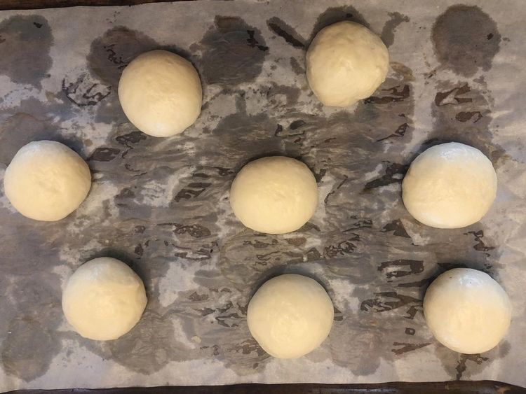 面包|家人迷上了这个早餐包，松软的外皮包裹着浓香的馅料，太美味了