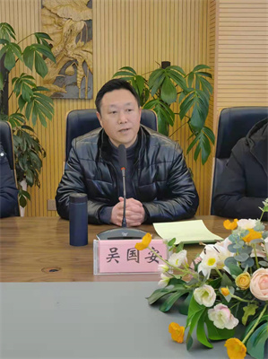 会上,吴国安代表该校对实习生表示热烈欢迎.