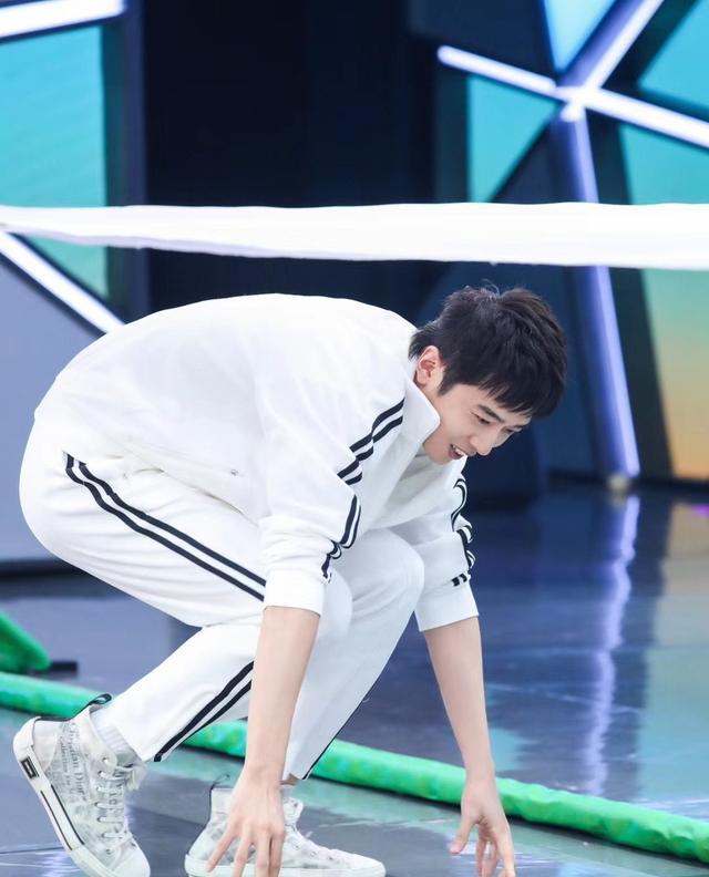 男生穿搭有技巧梁靖康穿搭超有型穿出超帅清新男友风