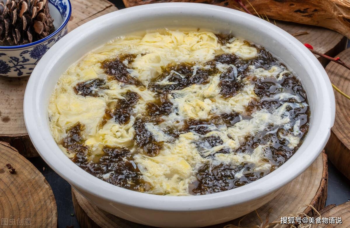 接下来,我将与大家分享制作紫菜蛋汤的完整正确步骤,1.