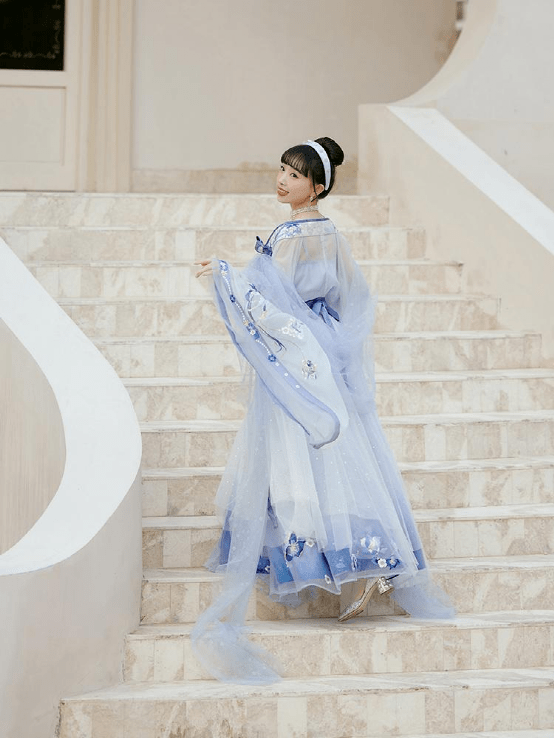 贝儿公主 迪士尼公主配上中国元素，这波脑洞汉服，我服!