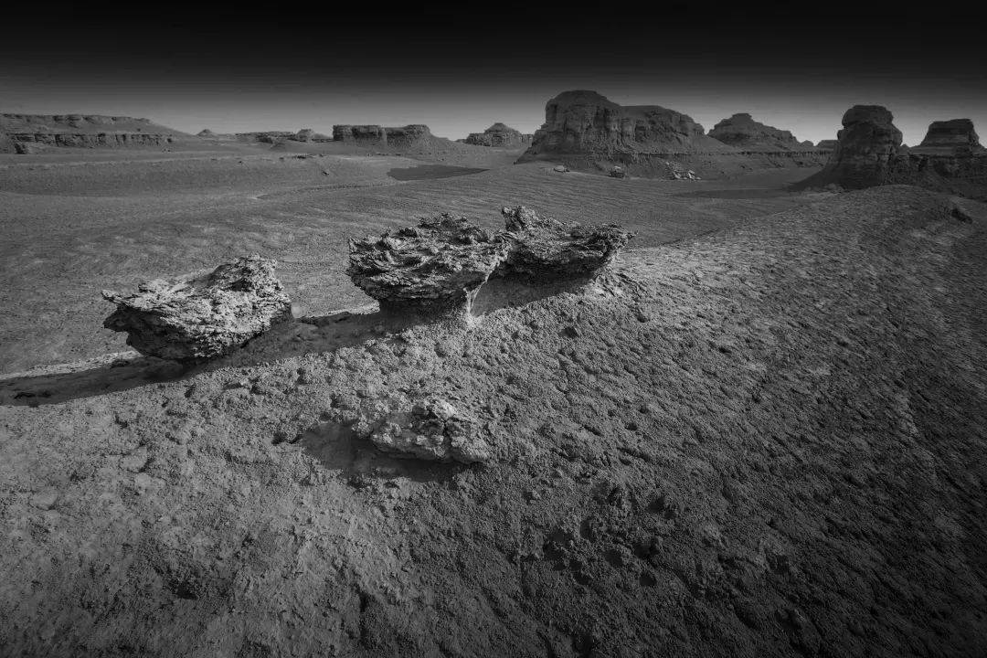 原创僵尸军团异界入口镜像人这片死亡禁区究竟有什么秘密