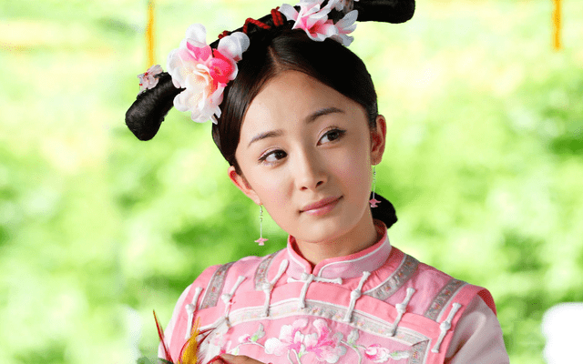 下巴5位“换头”成功付出代价的明星，鞠婧祎满脸硬伤，杨幂总是脸垮