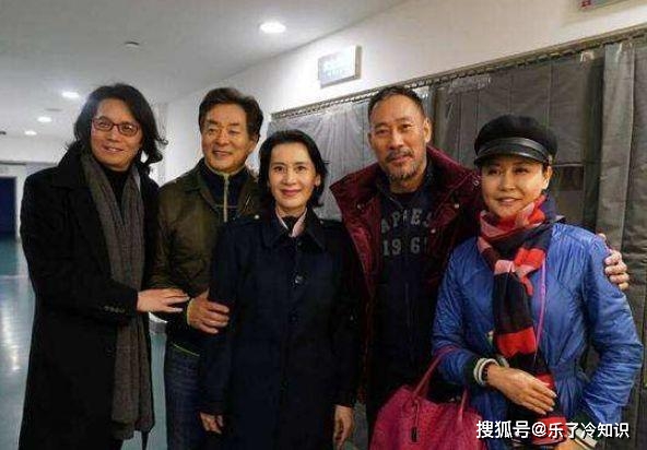 为拍戏跟丈夫离婚,如今已单身31年,都奉献给了演艺事业_肖雄_知识_鹅