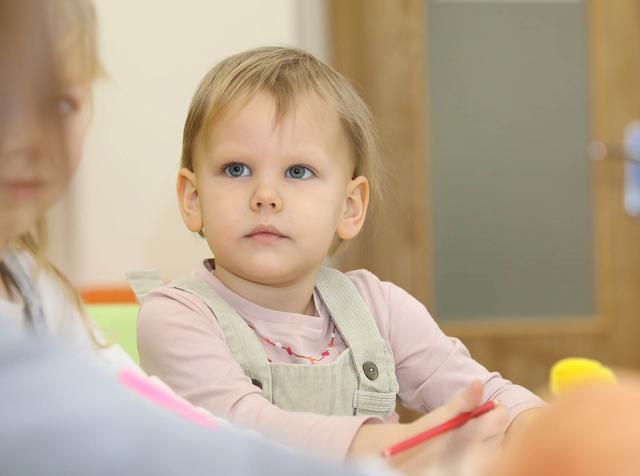 生活|孩子上学哭闹不止怎么办？教你三招缓解孩子的分离焦虑