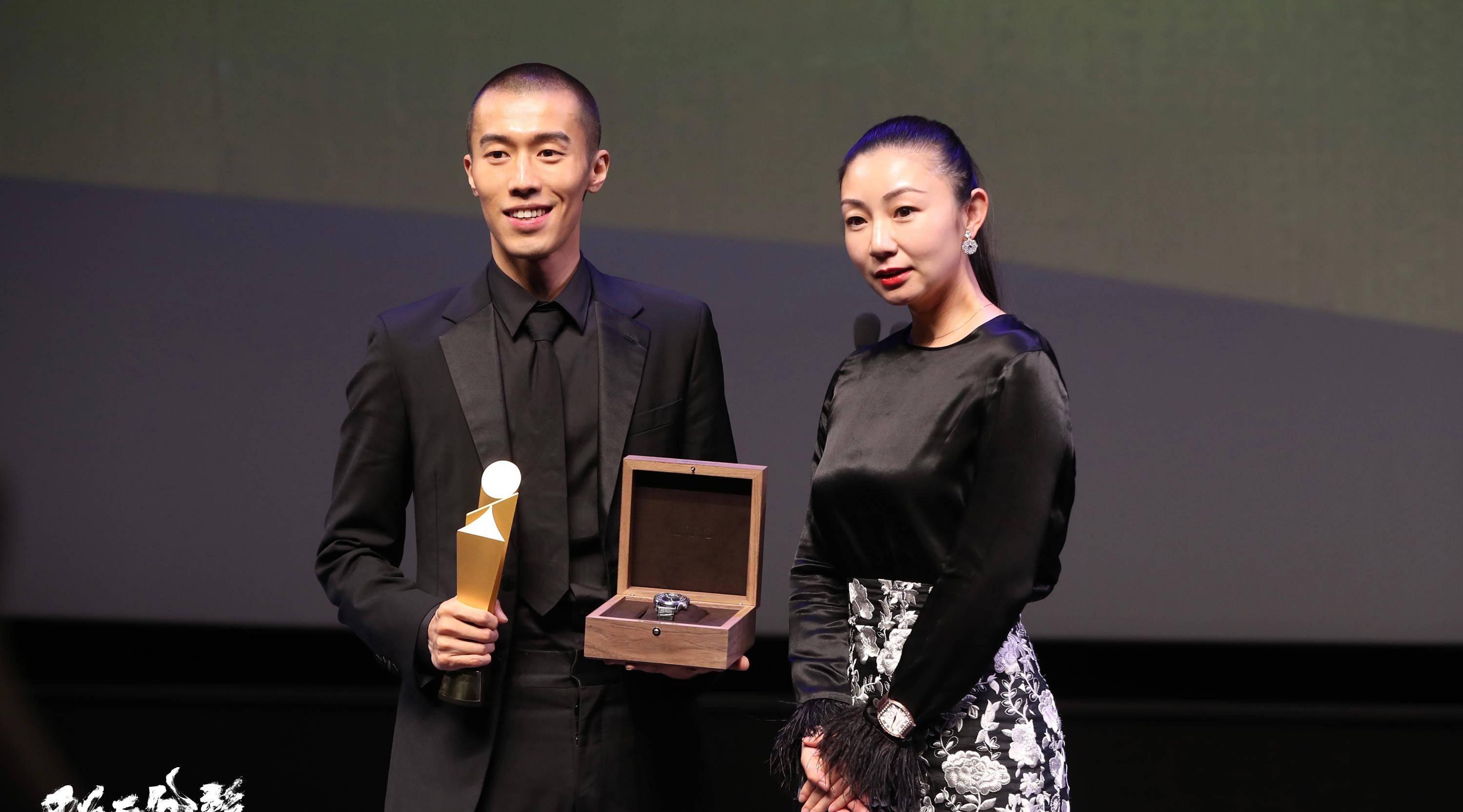 青春|《野马分鬃》周游获平遥电影节最佳男演员 疾风野马少年奔腾