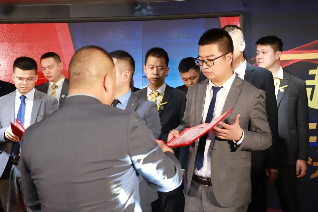 闫贝贝 为第一战区营销总监,兼任王城区区域总监姜亚运 为第三战区