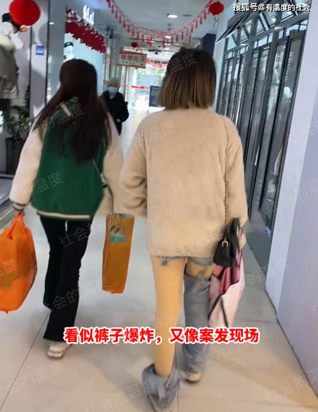 服装 广西女子逛商场成焦点，吊带断成两截，大妈直皱眉：也不知道丑