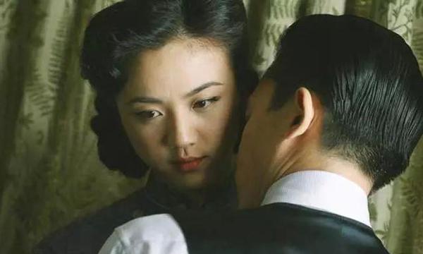 电影|《色戒》用色的外衣来表达情在这场爱情博弈中没有胜者
