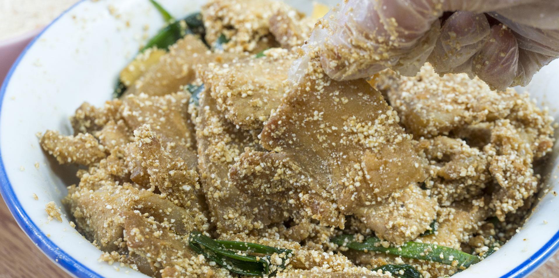 米面|做粉蒸肉，老厨师50年的经验教我做，五花肉酥嫩爽口，米面不夹生